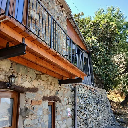 George's House Apartment Askas