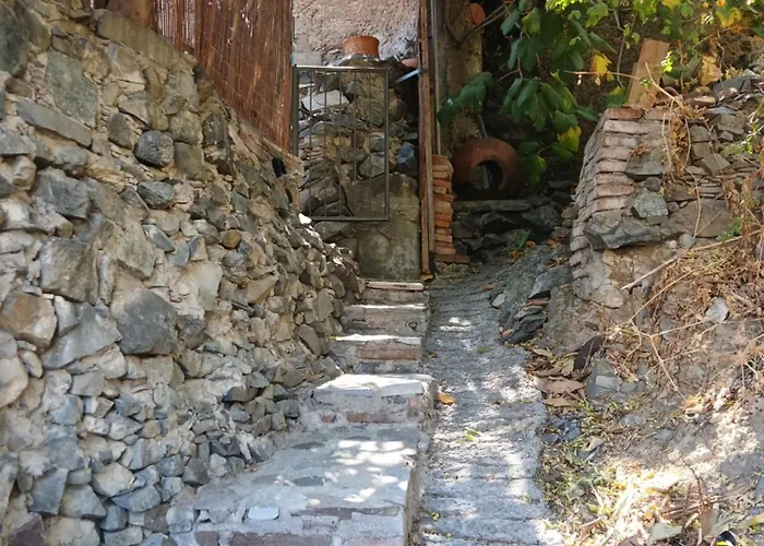 George's House * Ασκάς